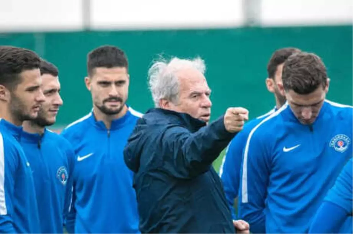 Mustafa Denizli: "Ligin Her Maçı Zorlu Geçiyor"