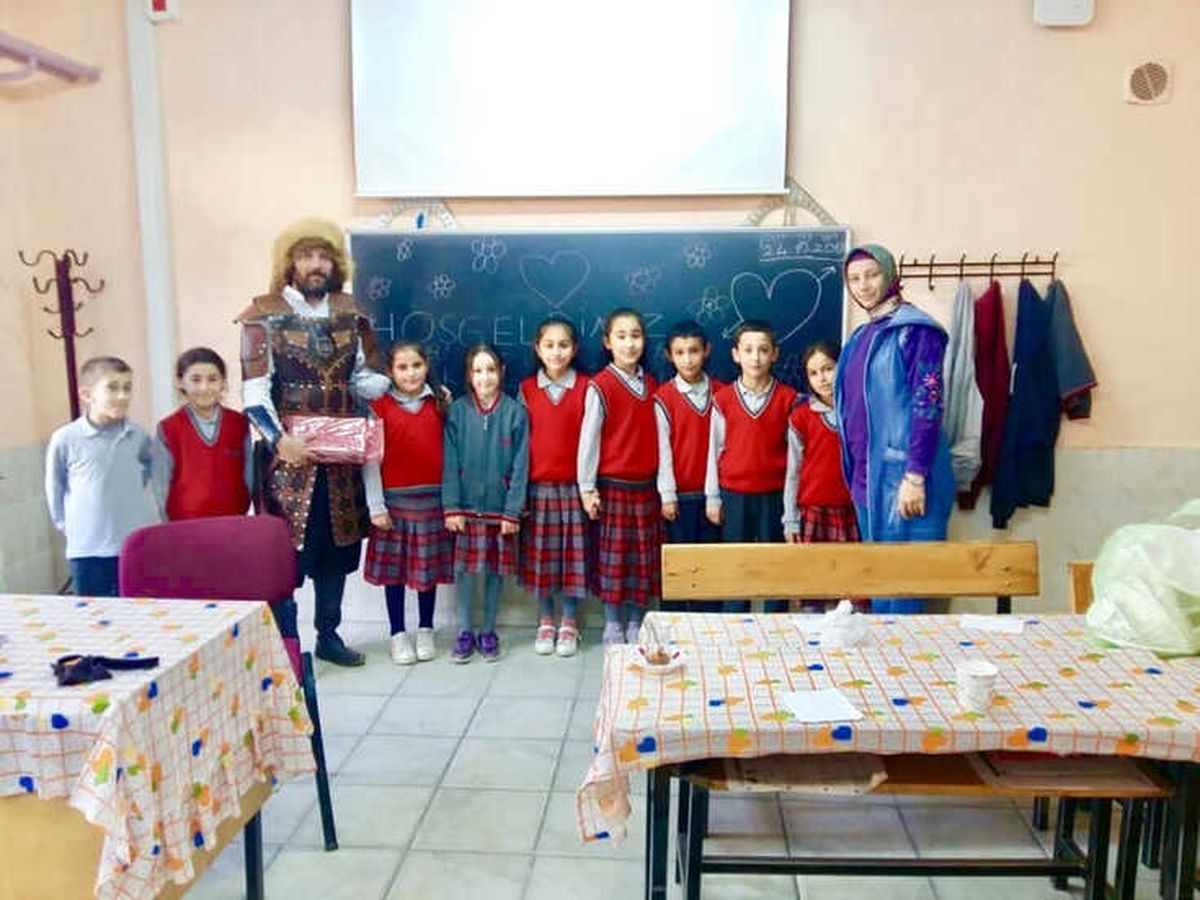 Öğrencilere Okçuluk Dersi
