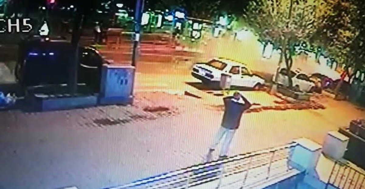Hızla Gelen Otomobilin Çarptığı Yaşlı Adam Metrelerce Savruldu