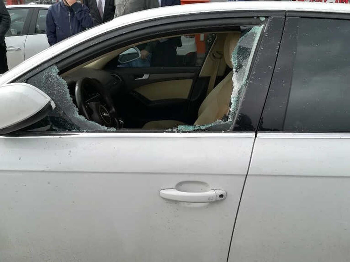 Park Halindeki Otomobilin Camını Kırıp 150 Bin TL Çaldılar