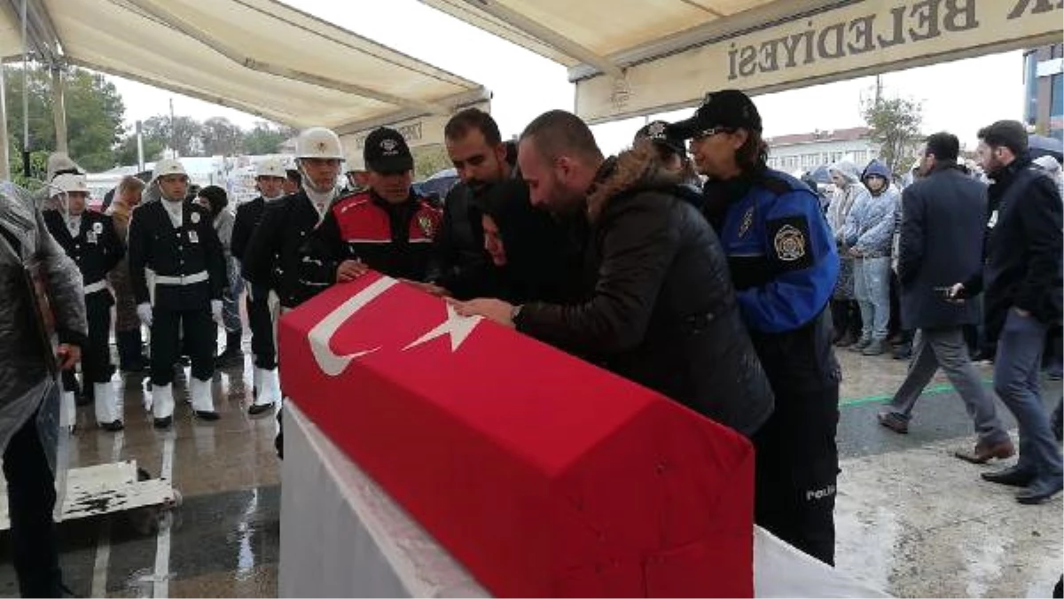 Şehit Polis Memuru, Kırşehir\'de Toprağa Verildi