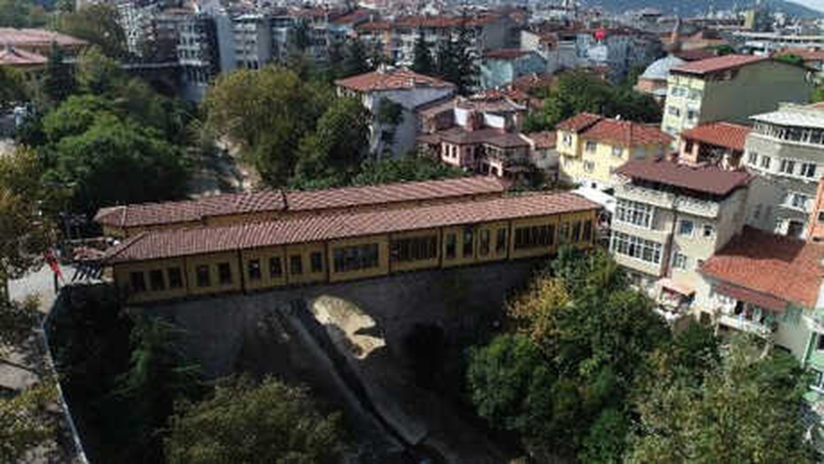 Tarihi Köprüde, Unutulmaya Yüz Tutmuş Meslekler Yaşatılıyor