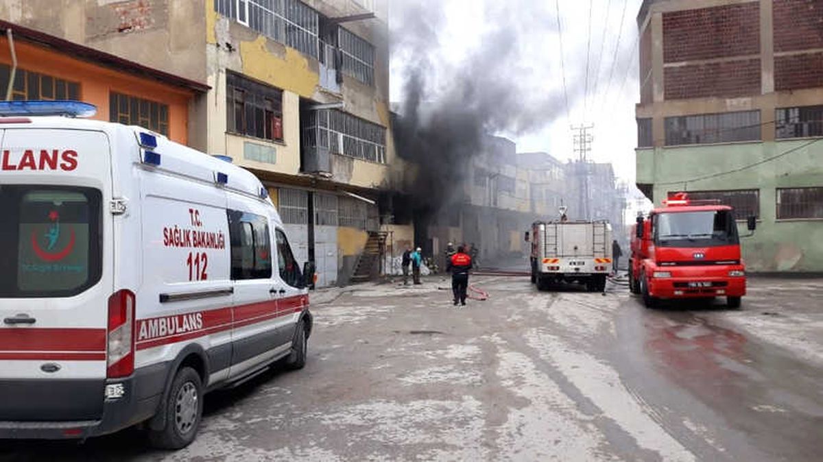 Uşak\'ta Fabrika Yangını