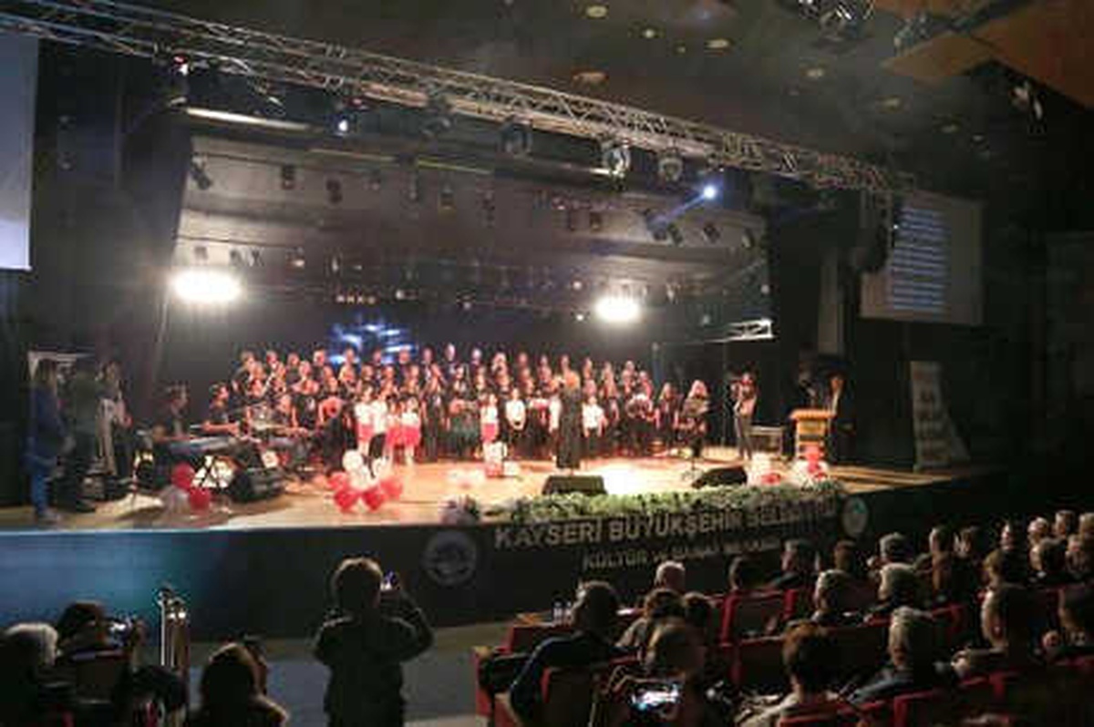 110 Kişilik Koro Marşlarla Cumhuriyet Coşkusu Yaşattı