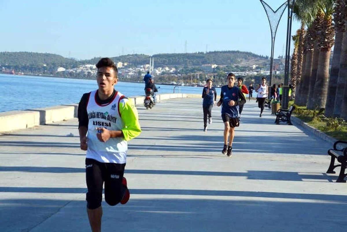 Aliağa\'da Gençler Cumhuriyet İçin Koştu