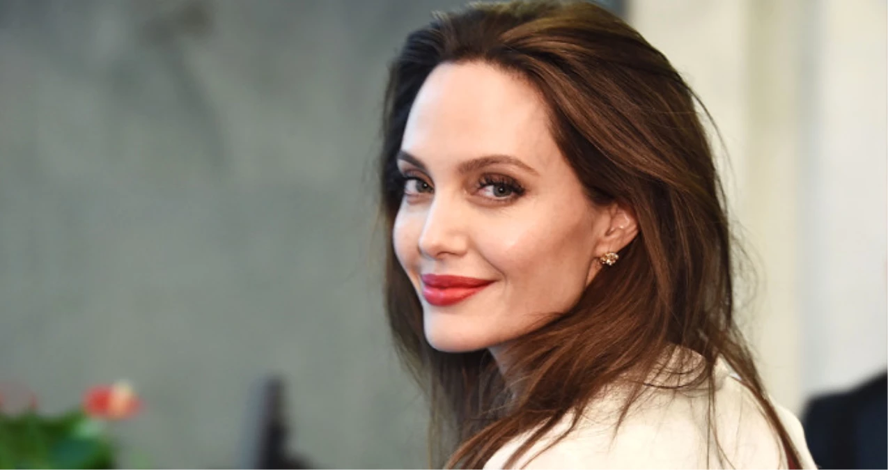 Angelina Jolie için Şok İddia! "O Bir CIA Ajanı"