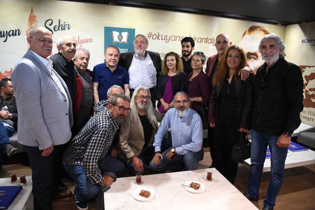 Başkan Böcek, Pastayı İlber Ortaylı ile Birlikte Kesti