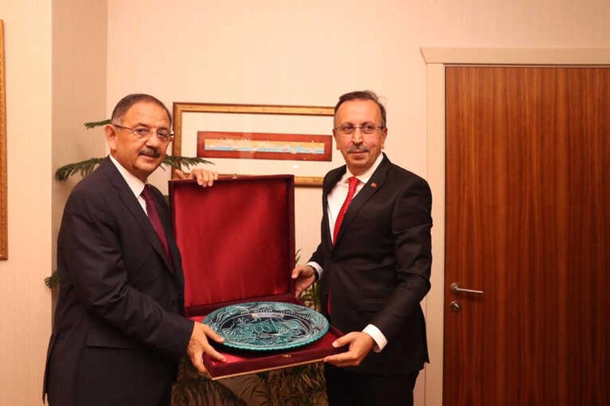 Belediye Başkanı Seçen, Özhaseki\'yi Ziyaret Etti