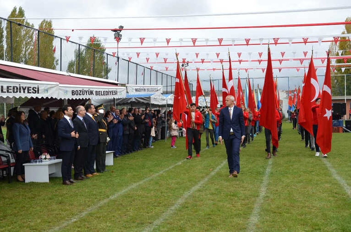 Cumhuriyet Bayramı\'nda Gökçe Bozüyüklü Hayranları ile Buluşuyor