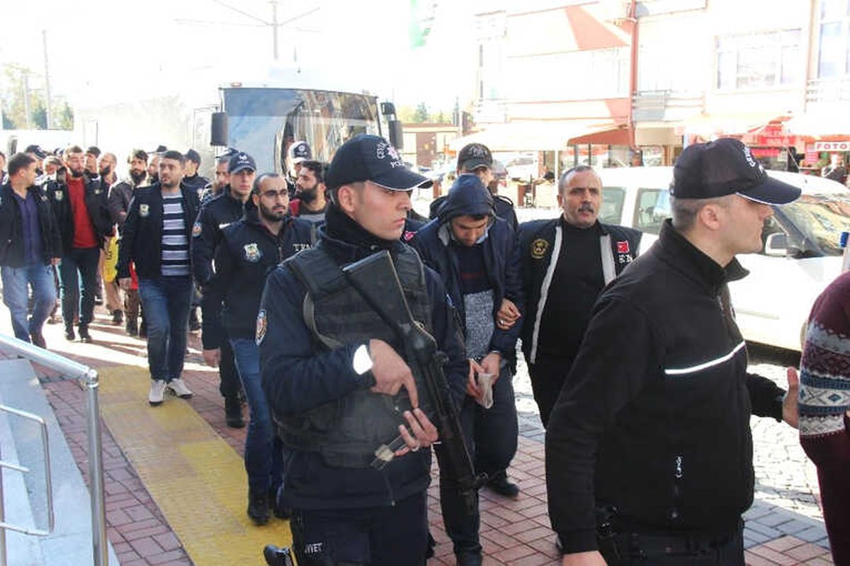 Deaş Operasyonunda Yakalanan 11 Kişiden 3\'ü Tutuklandı