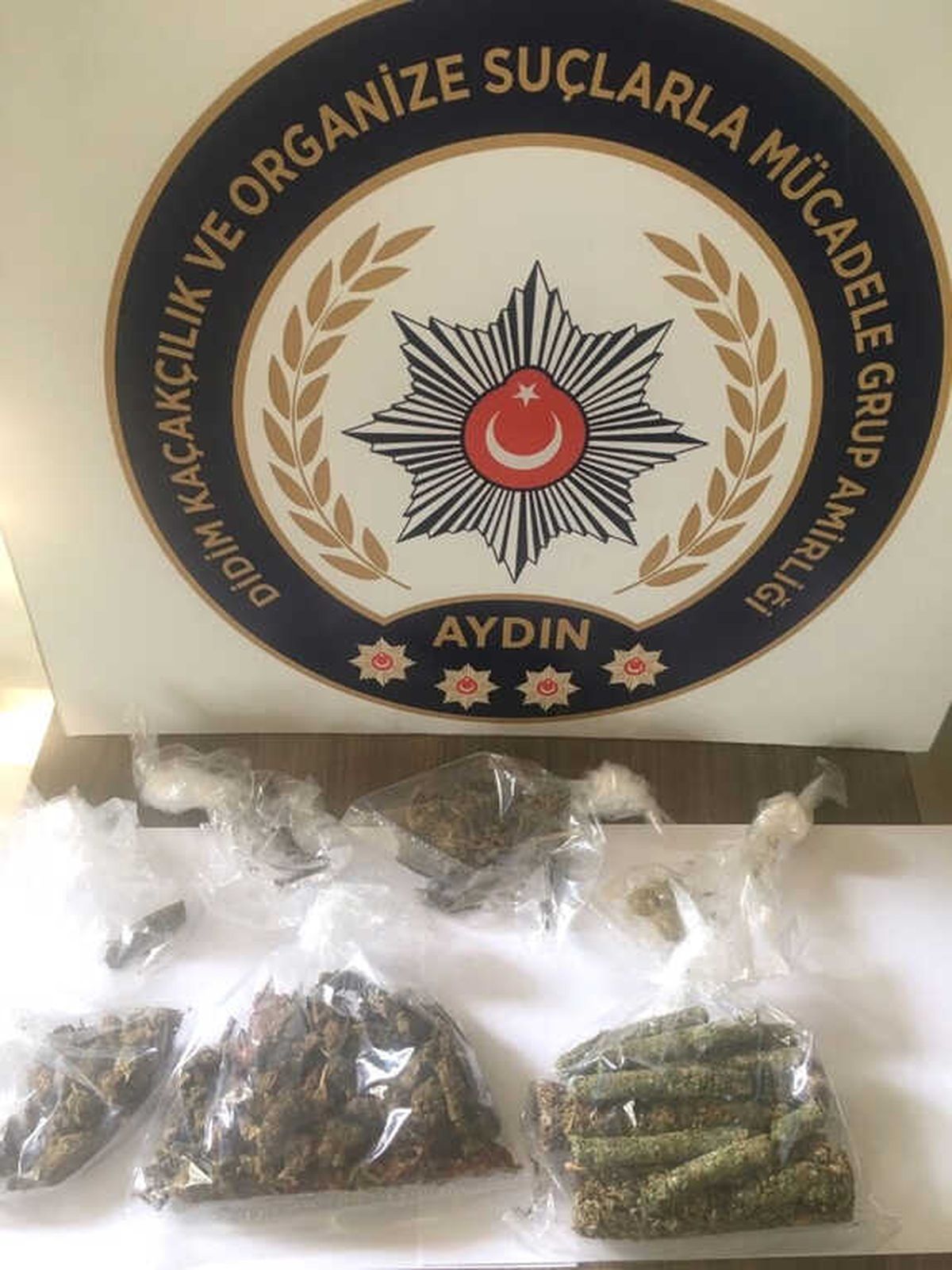 Didim\'de Dernek ve Markete Uyuşturucu Baskını