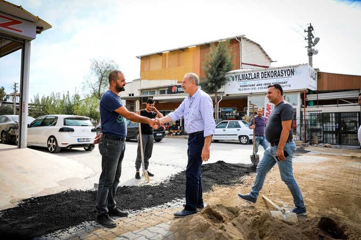 Didim\'de Sıra Küçük Sanayi Sitesinde