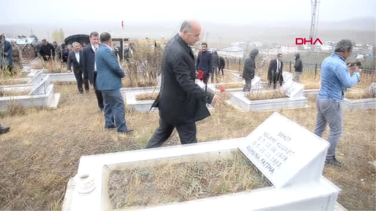 Erzurum Terör Örgütü PKK\'nın, Erzurum\'da Katlettiği 33 Şehit Mezarları Başında Anıldı
