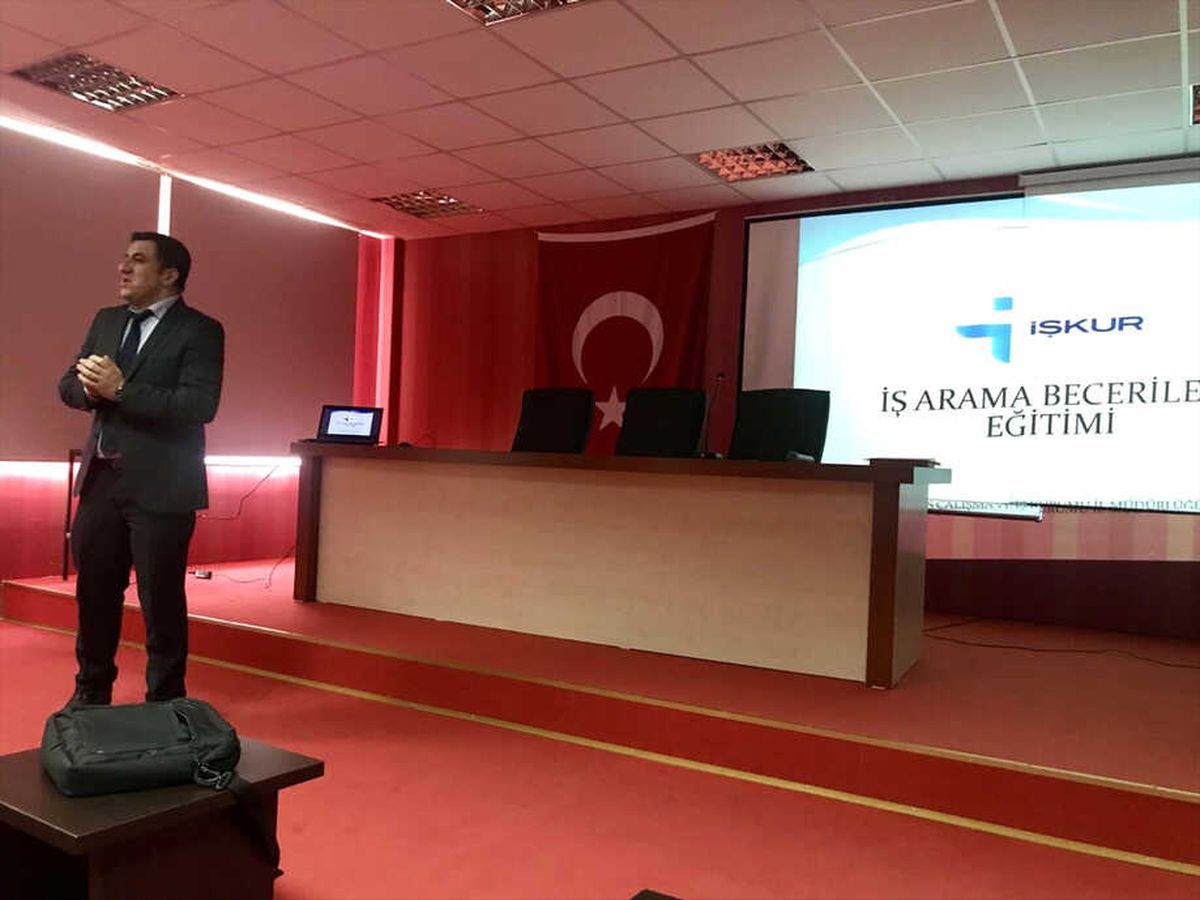 Hafik\'te "İş Arama Becerileri ve Mülakat Teknikleri" Semineri