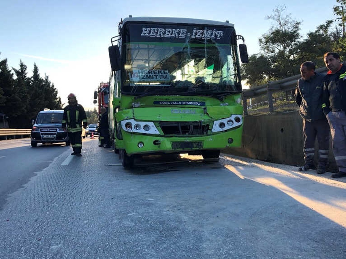 Halk Otobüsü Tankere Çarptı: 3 Yaralı