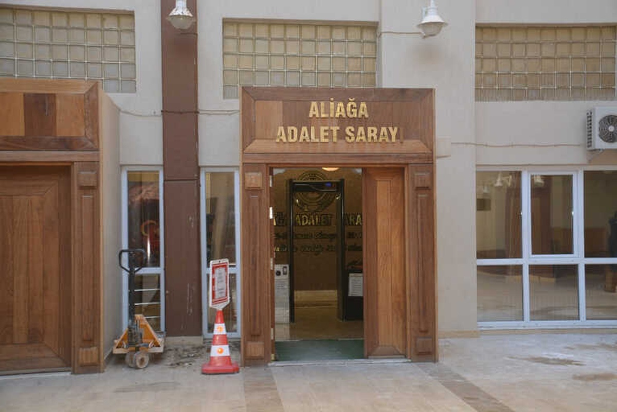 İzmir\'de 145 Göçmen Yakalandı, 7 de Gözaltı