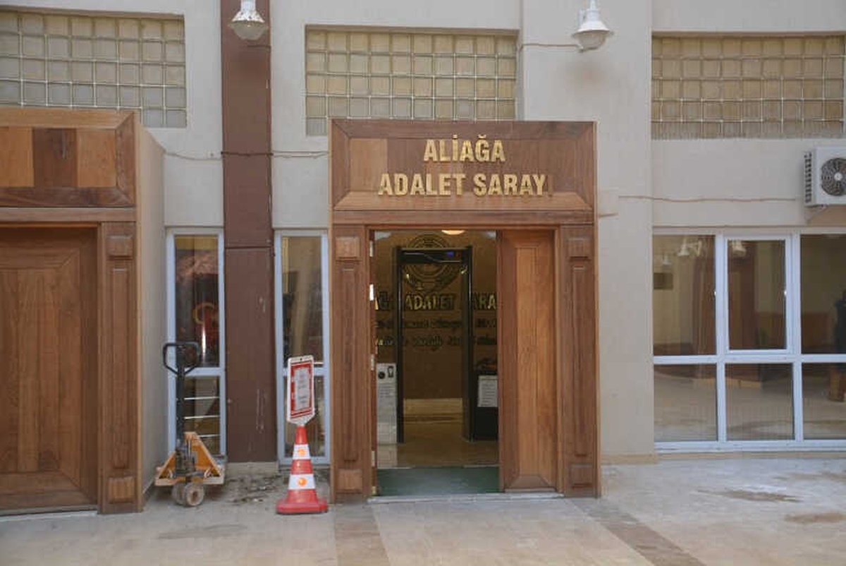 İzmir\'de 145 Göçmen Yakalandı, 7 İnsan Taciri Şüphelisi Gözaltına Alındı
