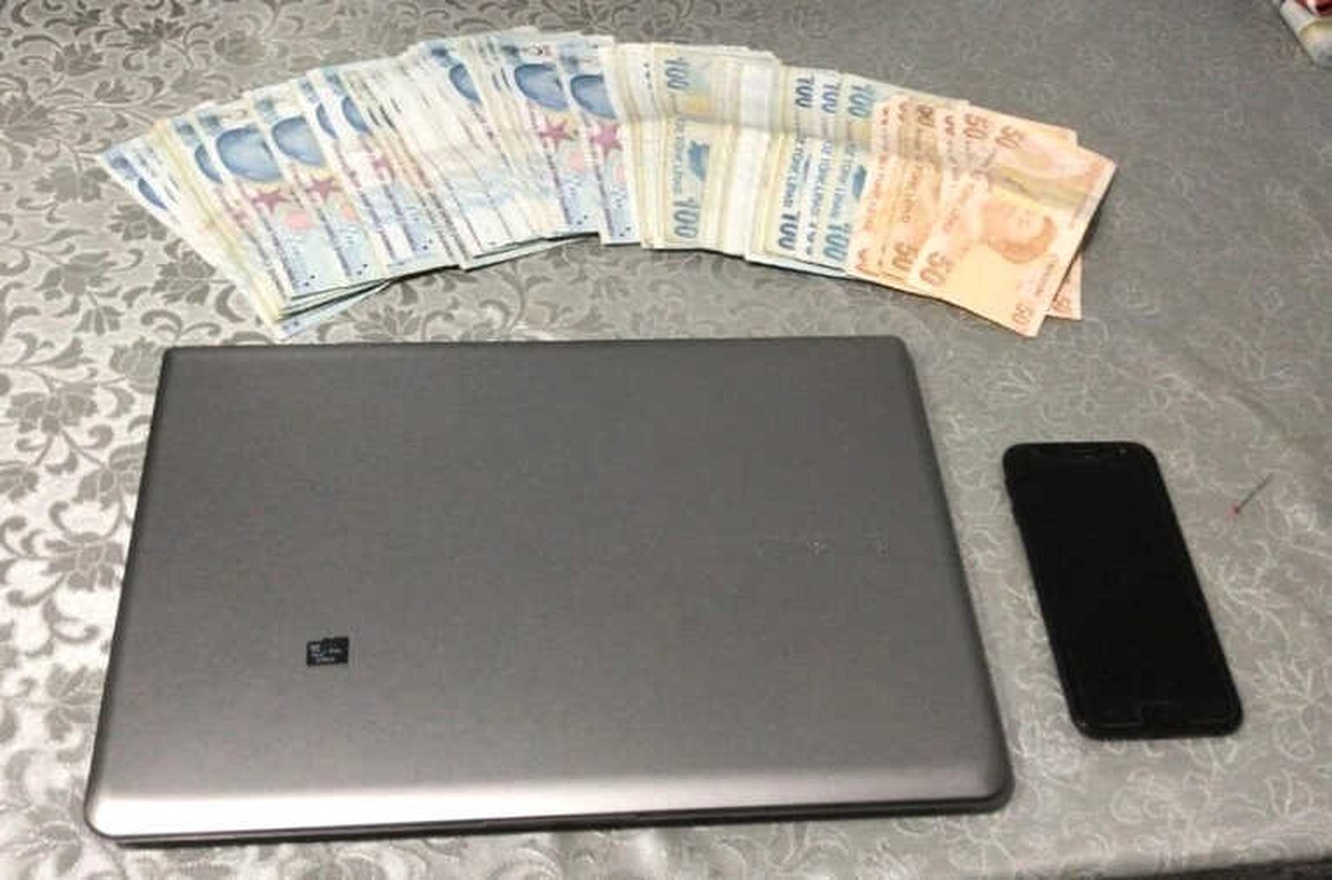 İzmir\'de Fetö\'nün Gaybubet Evlerine Şok Baskın