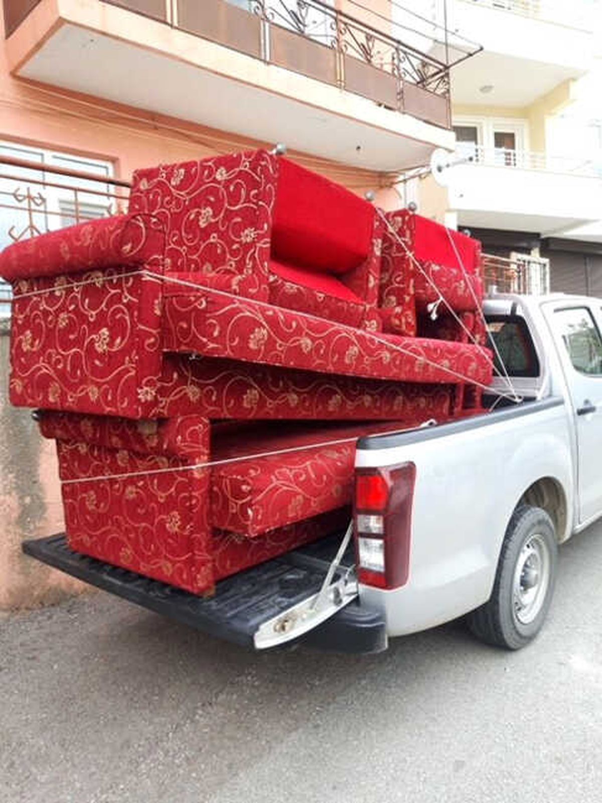 İzmit Belediyesi\'nden Eşya Desteği