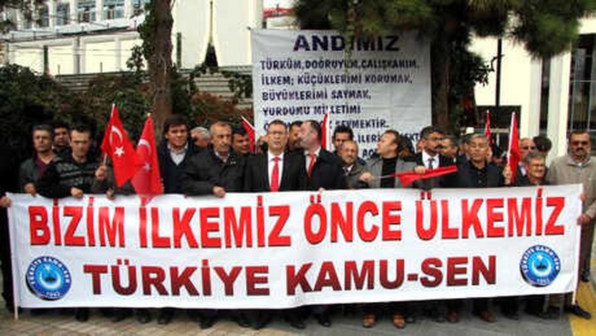 Kamu Çalışanları Basın Açıklamasında \'Andımız\'ı Okudu