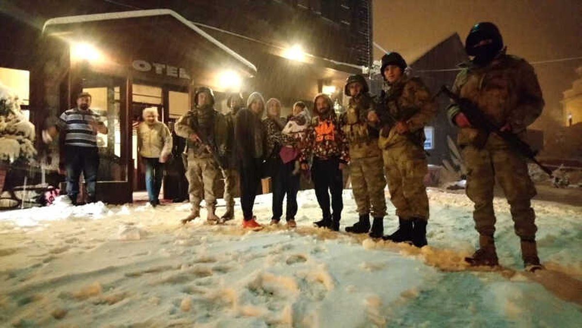 Karda Mahsur Kalanları Jandarma Kurtardı