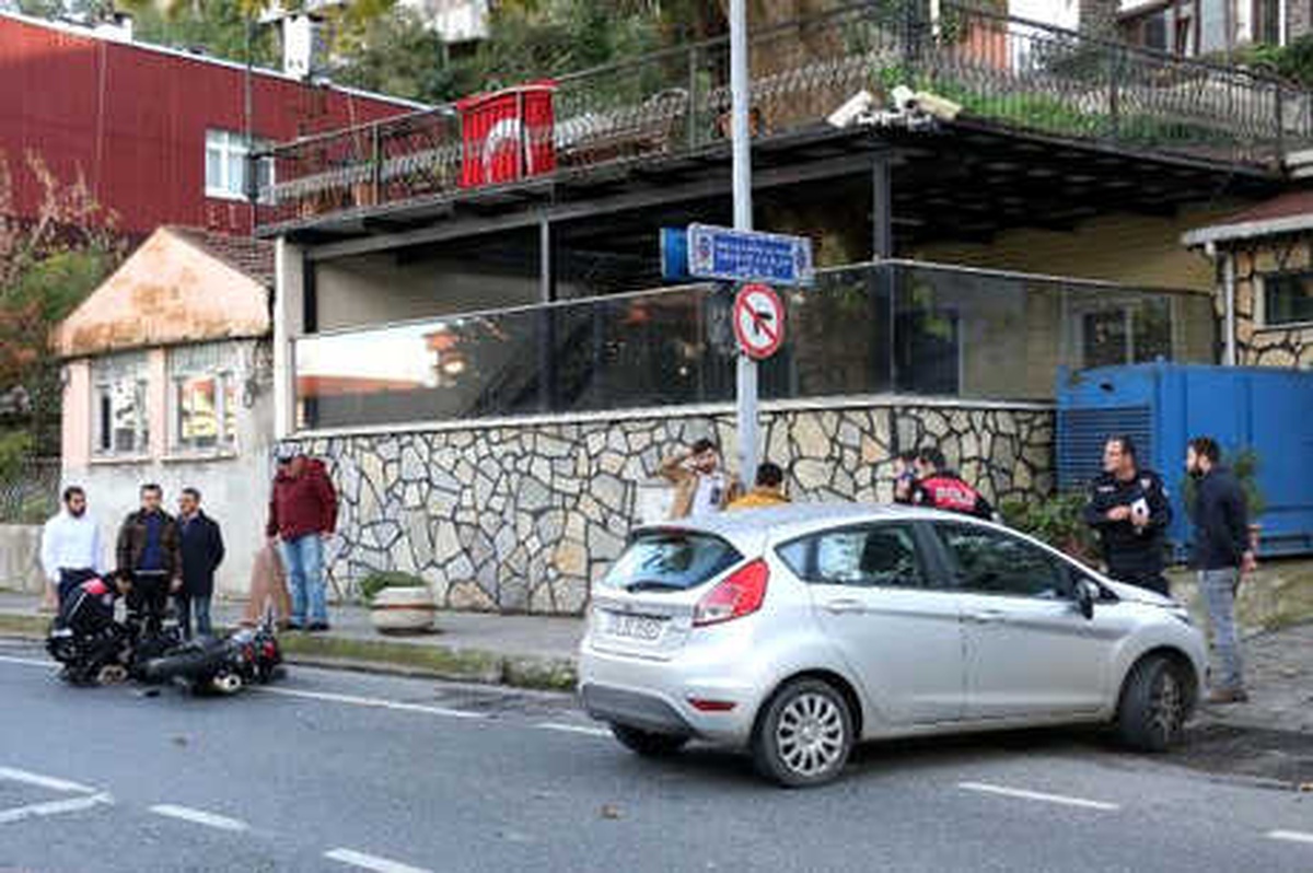 Kaza Yapan Motosiklet Sürücüsünün Yanından Bir An Olsun Ayrılmadılar