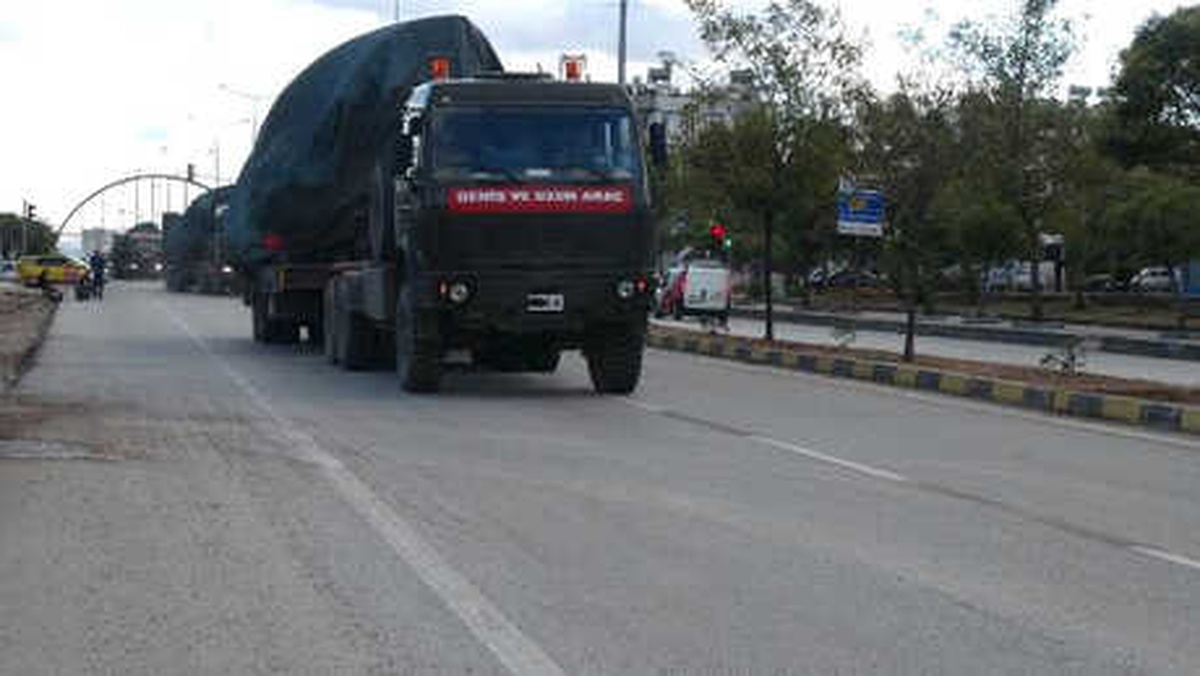 Kilis\'in Suriye Sınırına Obüs Sevkiyatı