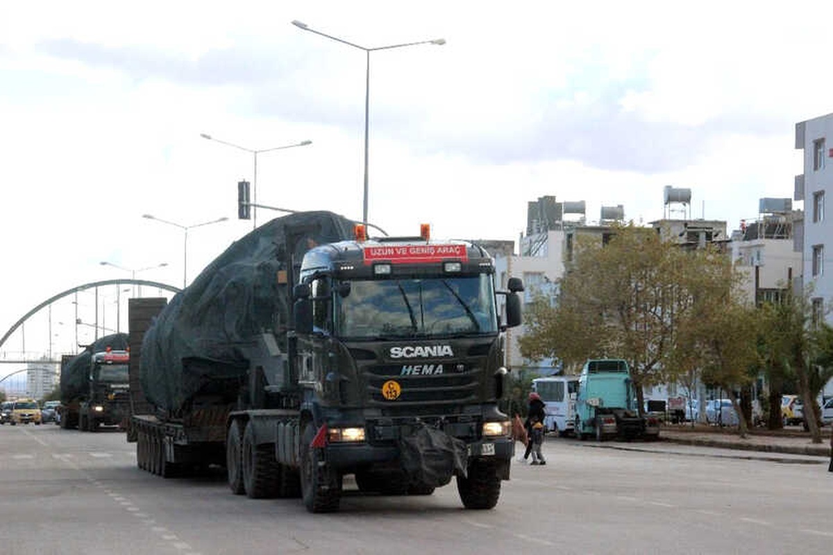 Kilis\'ten Suriye Sınırına Fırtına Obüs Sevkıyatı Sürüyor