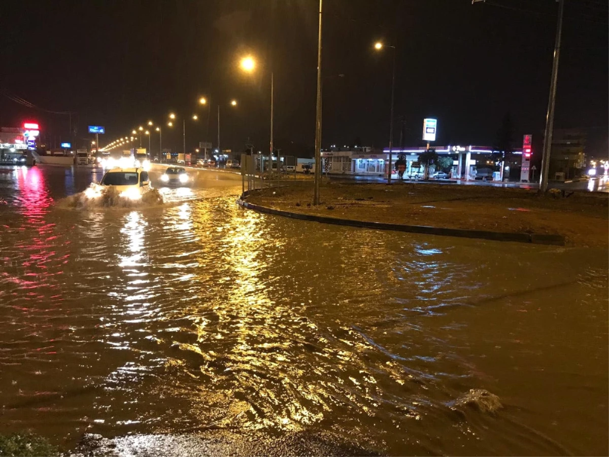 Nusaybin\'de Sağanak Yağış Hayatı Olumsuz Etkiledi