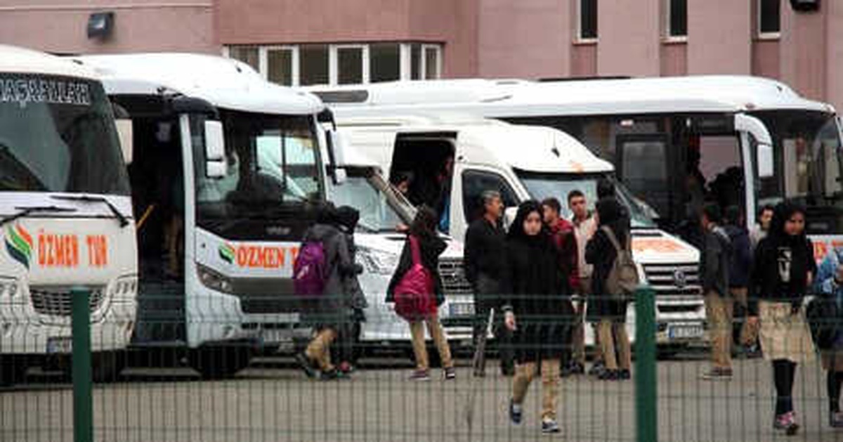 Oltu\'da Öğrenciler Yürümekten Kurtuldu