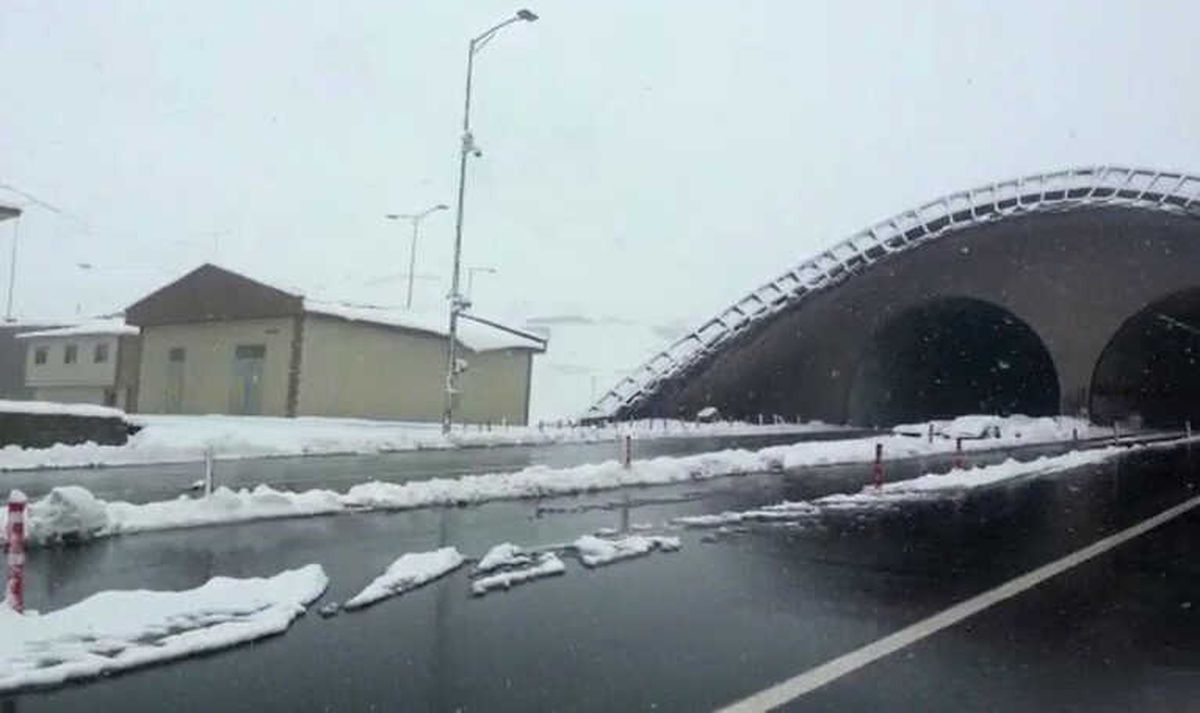 Ovit\'e Kar Yağdı, Ulaşım Tünelden Sağlanıyor