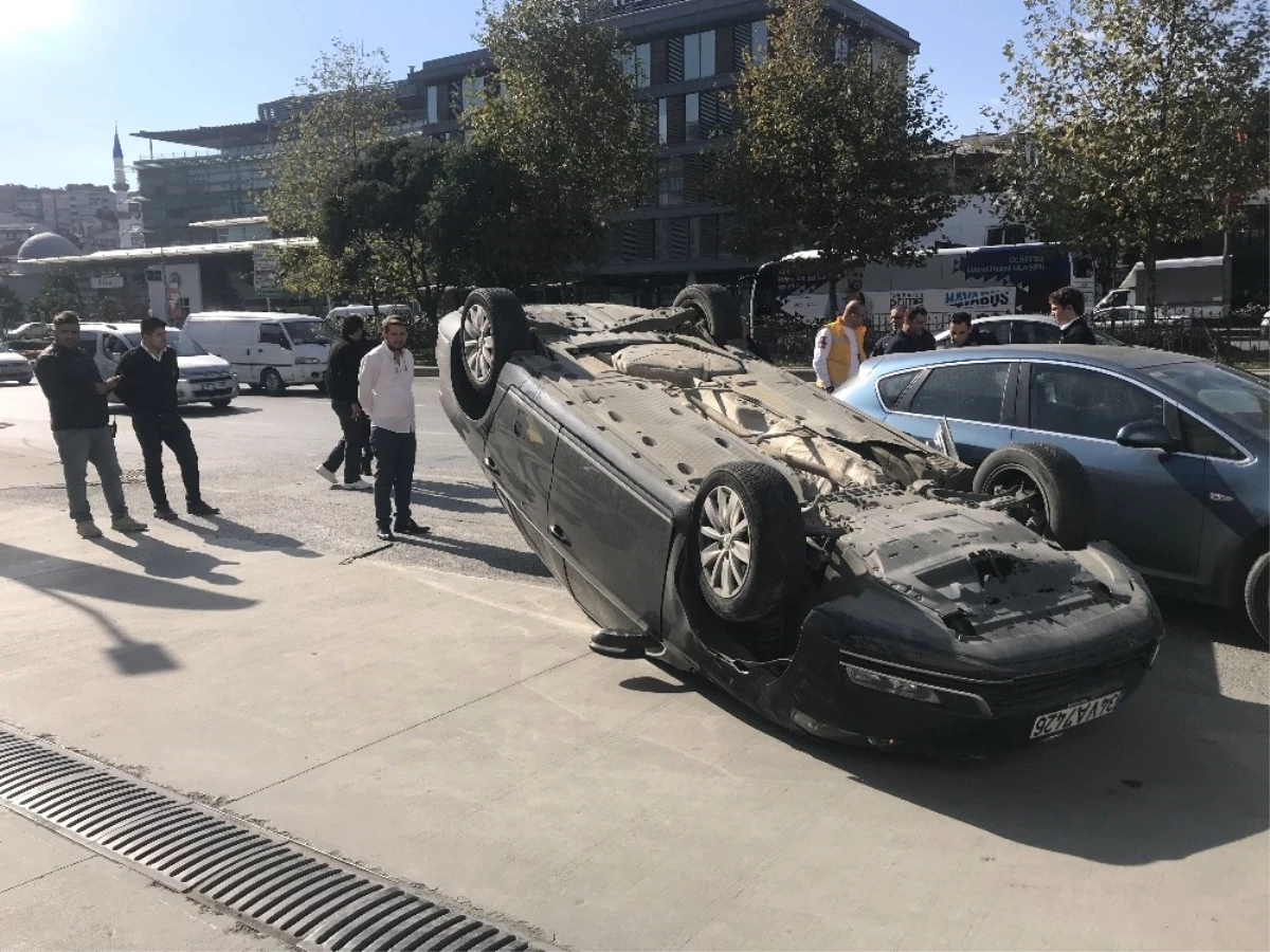 Beyoğlu\'nda Sürücü Takla Attan Otomobilden Burnu Bile Kanamadan Çıktı