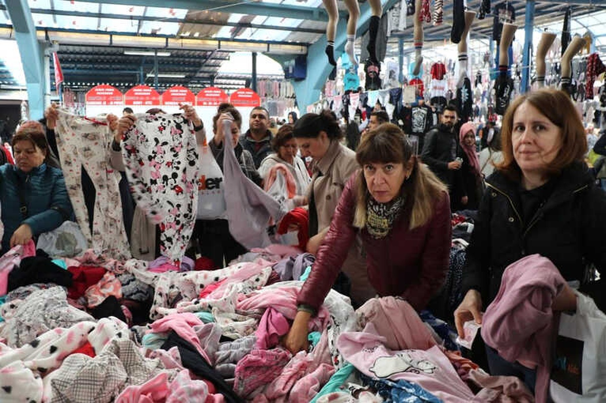 Bulgar Akınına Uğrayan \'Sosyete Pazarı\' Esnafından İlginç Çözüm
