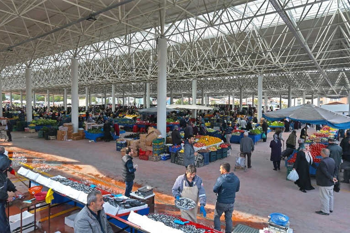 Pazartesi Pazarı\'nın Üstünün Kapatılması İçin Başlatılan Çalışmaların Tamamlandı
