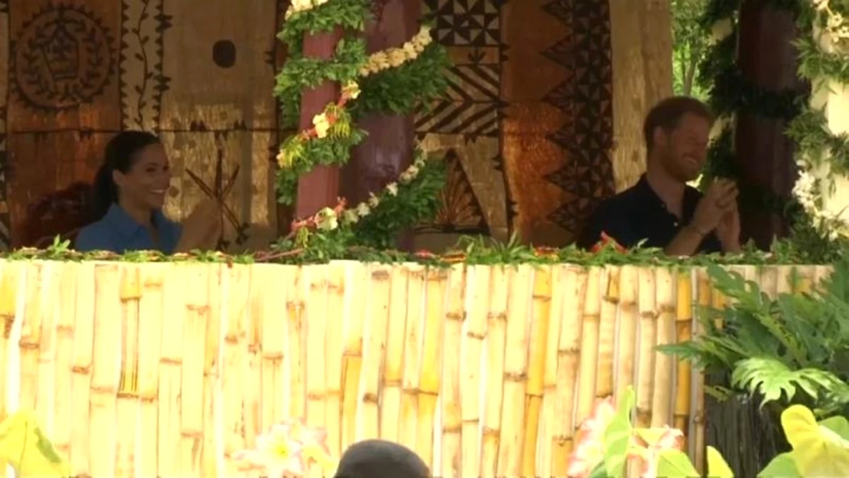 Prens Harry ve Meghan Çifti Tonga\'da \'Sivrisinek Karşıtı\' Şarkıyla Karşılandı
