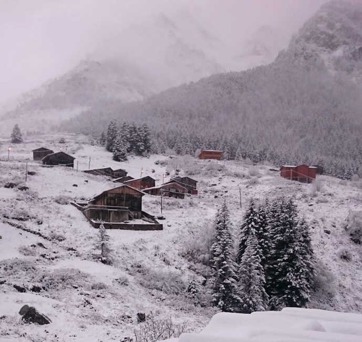 Rize\'de Yaylalar Beyaza Büründü
