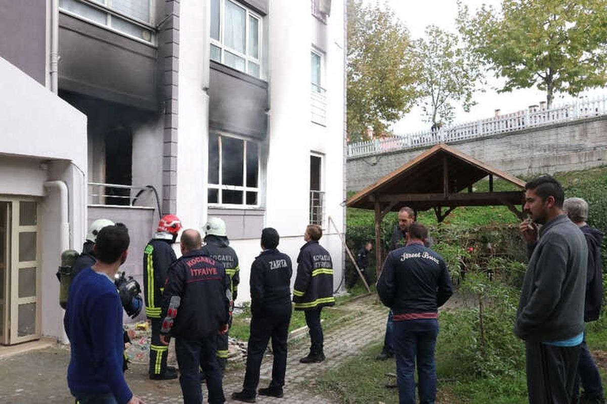 Şarjdaki Cep Telefonu 7 Kişilik Suriyeli Ailenin Evini Kül Etti
