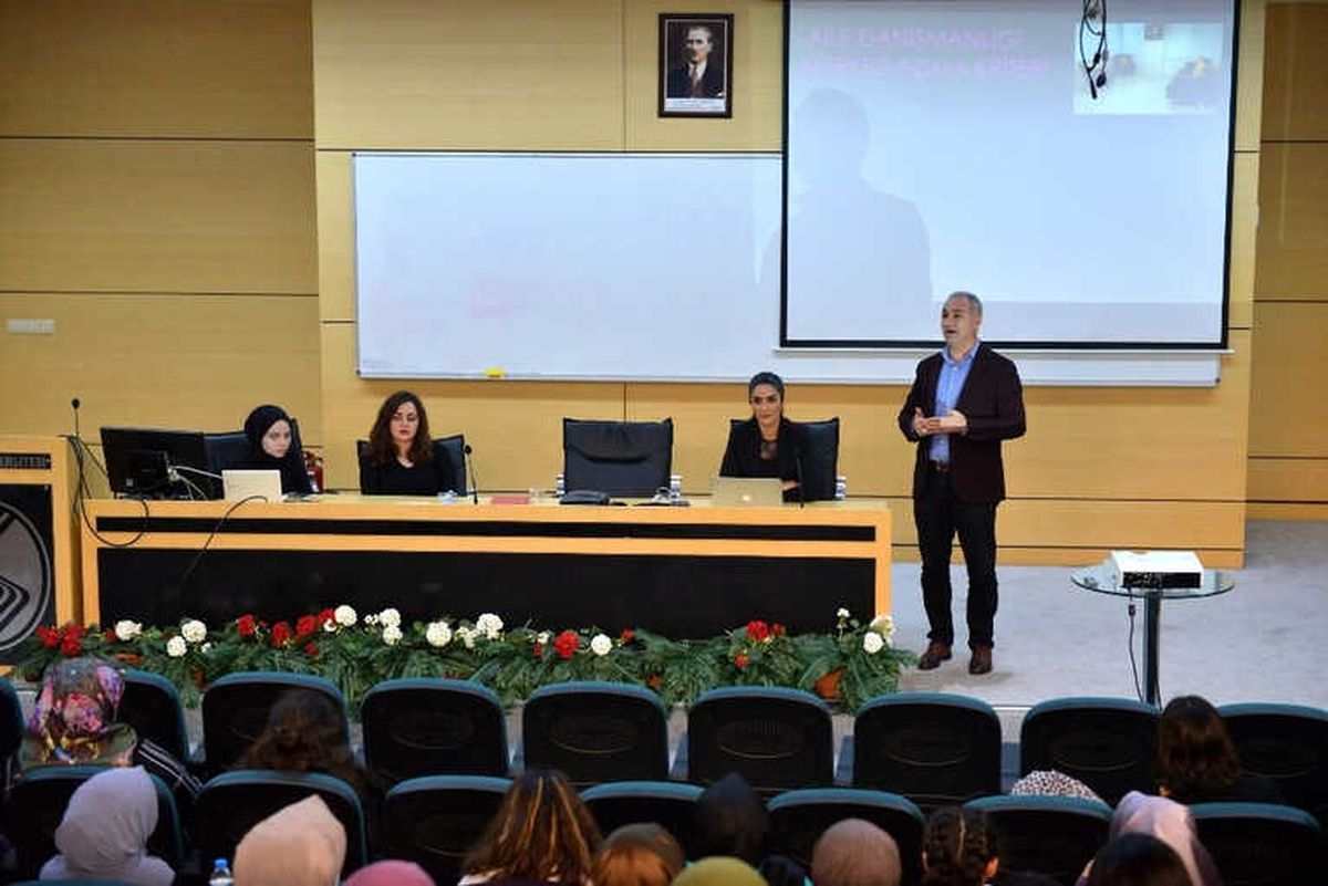 Saü\'de Aile Danışmanlığı Konferansı Düzenledi