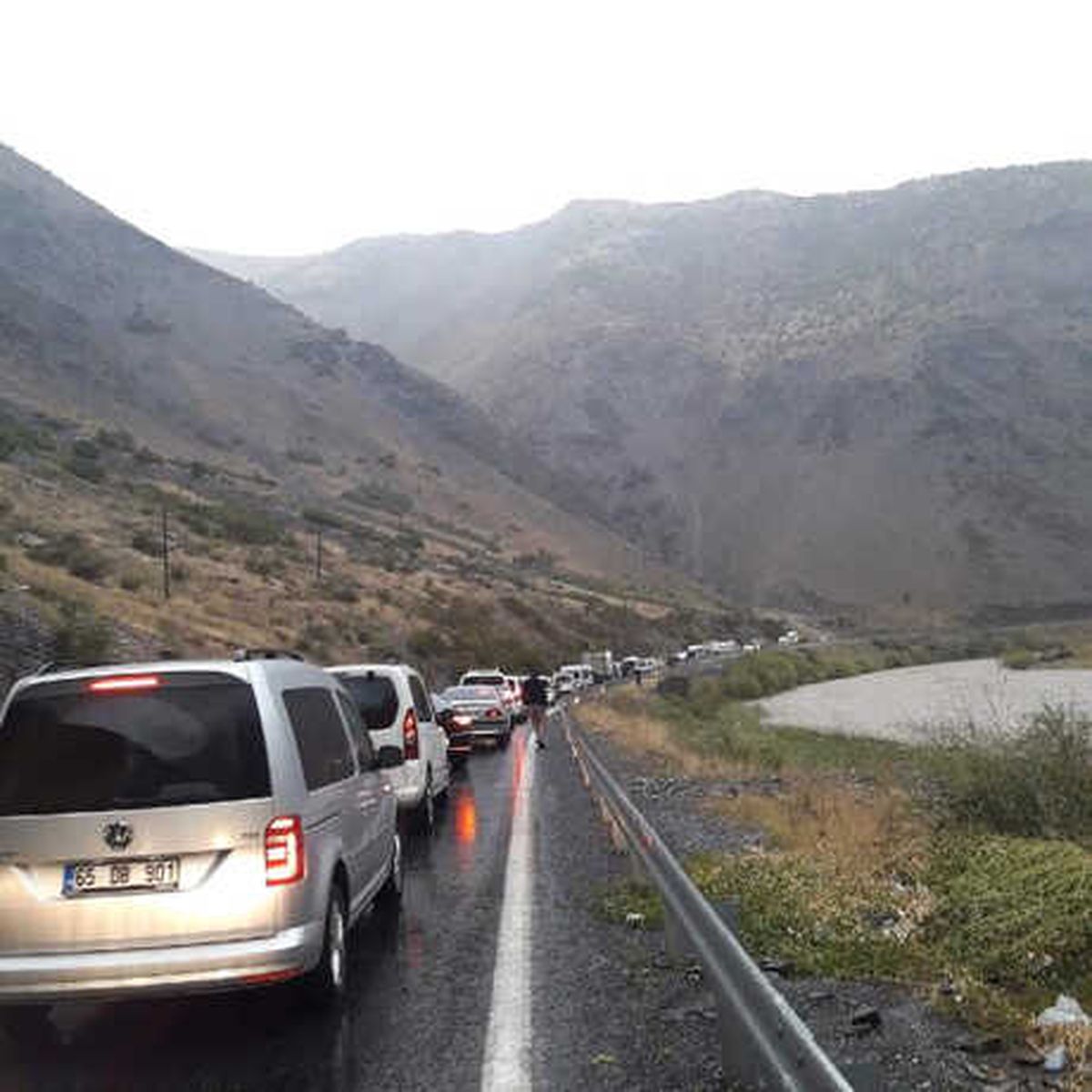 Sel Nedeniyle Yol Çöktü, 2 Mezraya Ulaşım Kesildi (3)