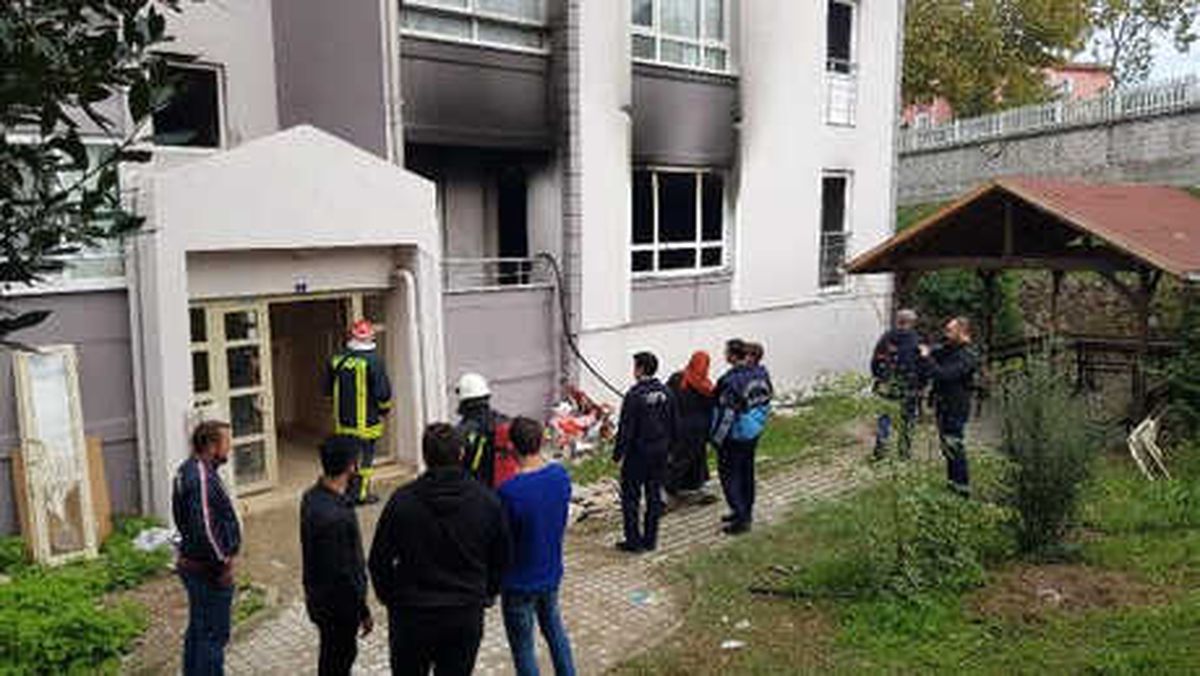 Suriyeli Ailenin Evinde Yangın; 4 Kişi Dumandan Etkilendi