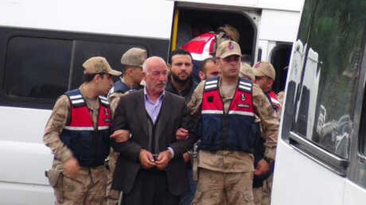 Terör Operasyonunda Gözaltına Alınan 2\'si Muhtar 4 Şüpheli Adliyede