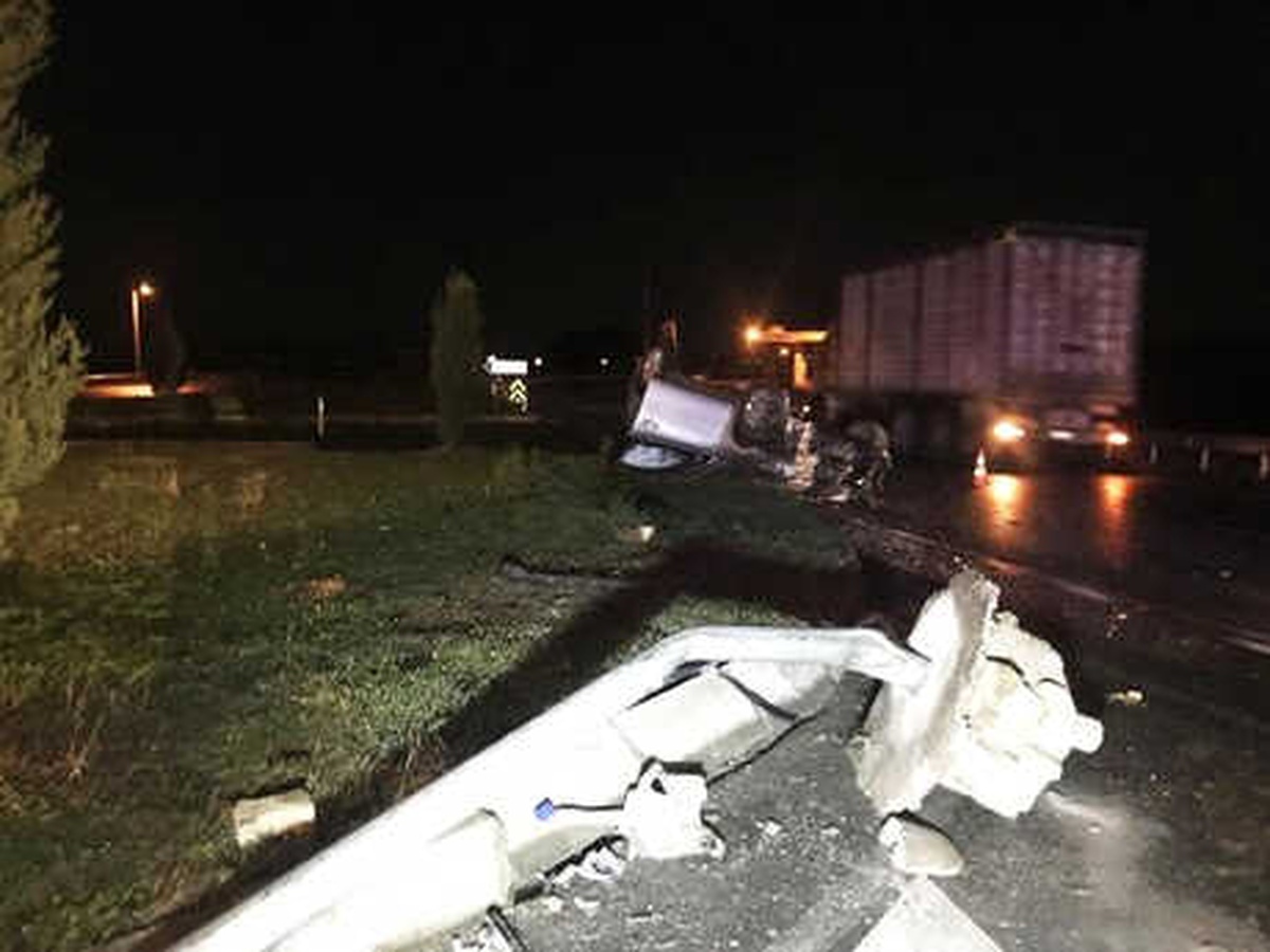 Trafik Tabelasına Çarpan Otomobil Takla Attı: 1 Ölü