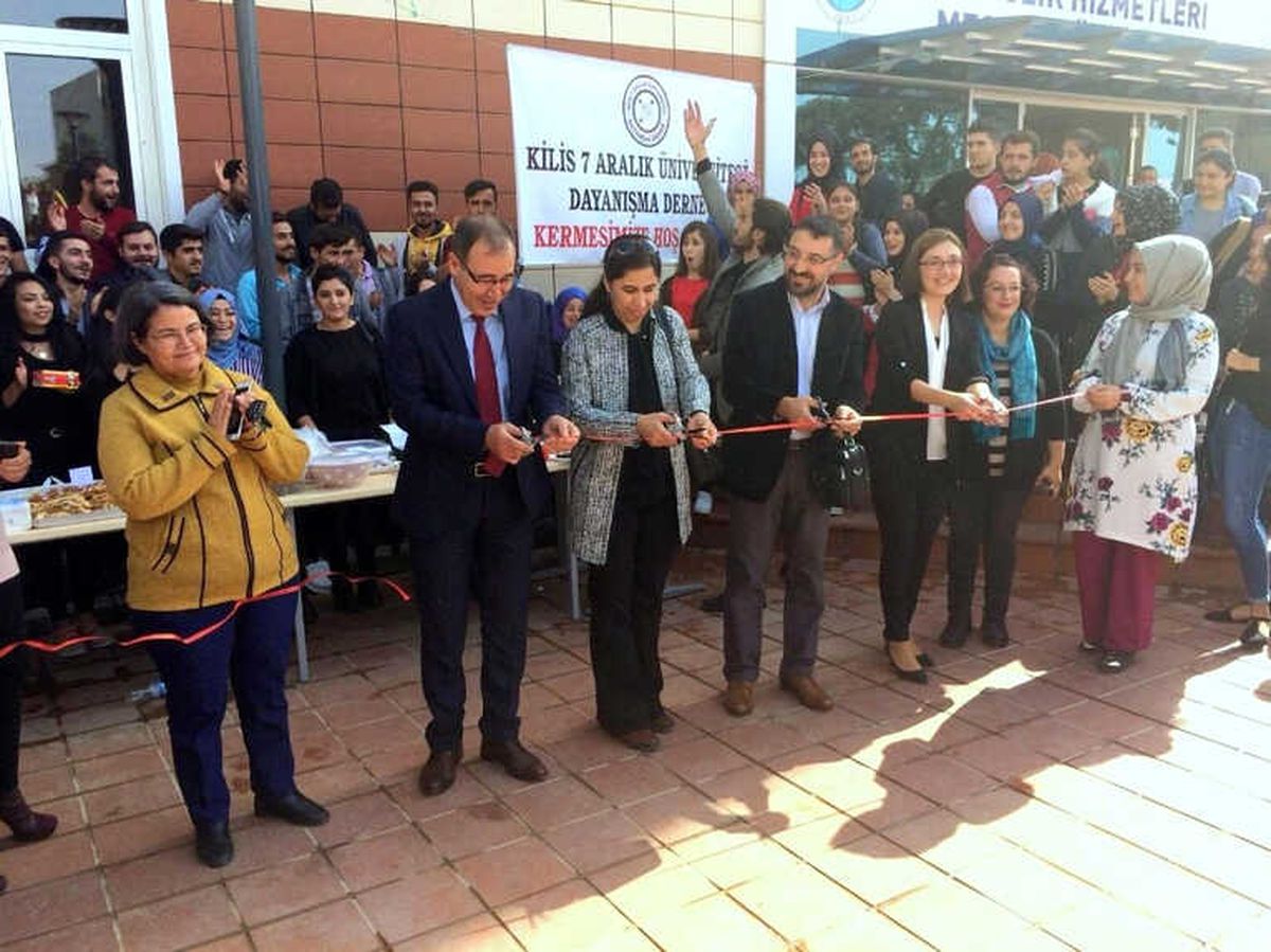 Üniversite de Kermes Düzenledi