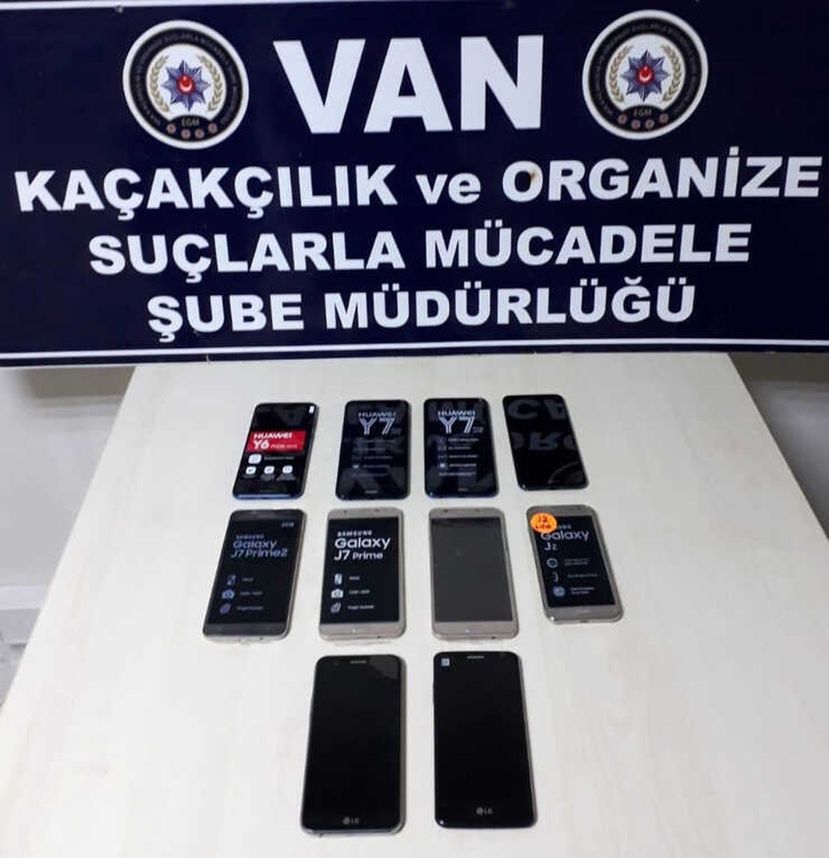 Van\'da 10 Adet Kaçak Cep Telefonu Ele Geçirildi