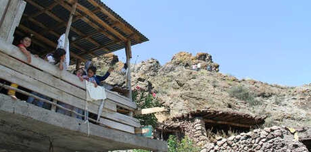 Aileleri Tedirgin Eden Kayalar Parçalandı