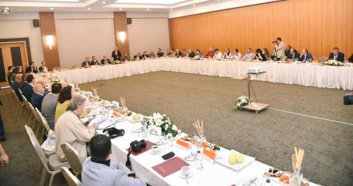 Aydın Valisi Köşger, Ekonomi Gazetecileriyle Kuşadası\'nda Buluştu