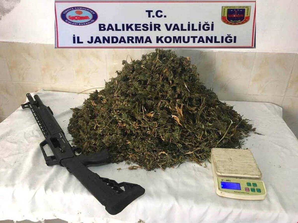 Balıkesir\'de 10 Kilo Esrar Ele Geçirildi