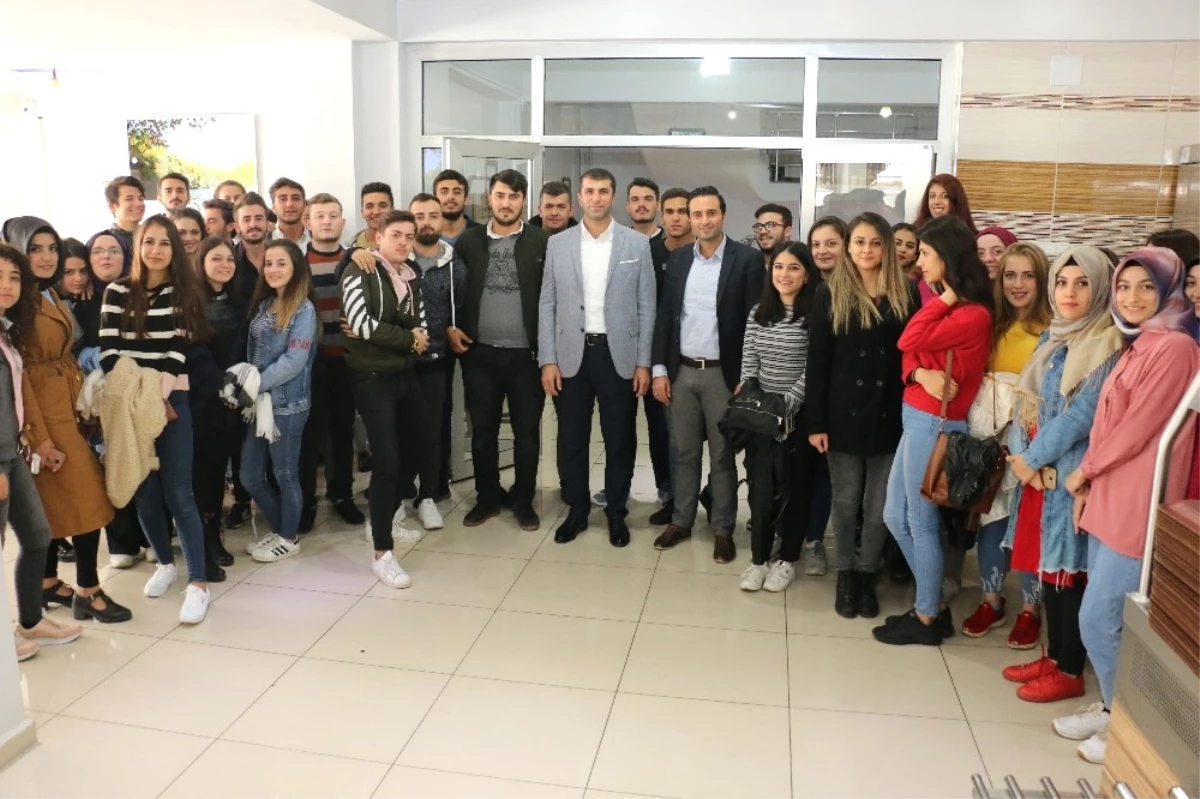 Başkan Arslan Üniversite Öğrencileri ile Kahvaltıda Buluştu