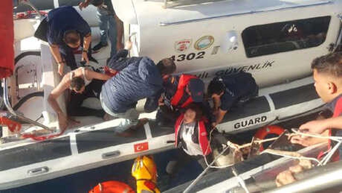 Bodrum\'da Kaçak Göçmenlerin Teknesi Battı: 1 Ölü