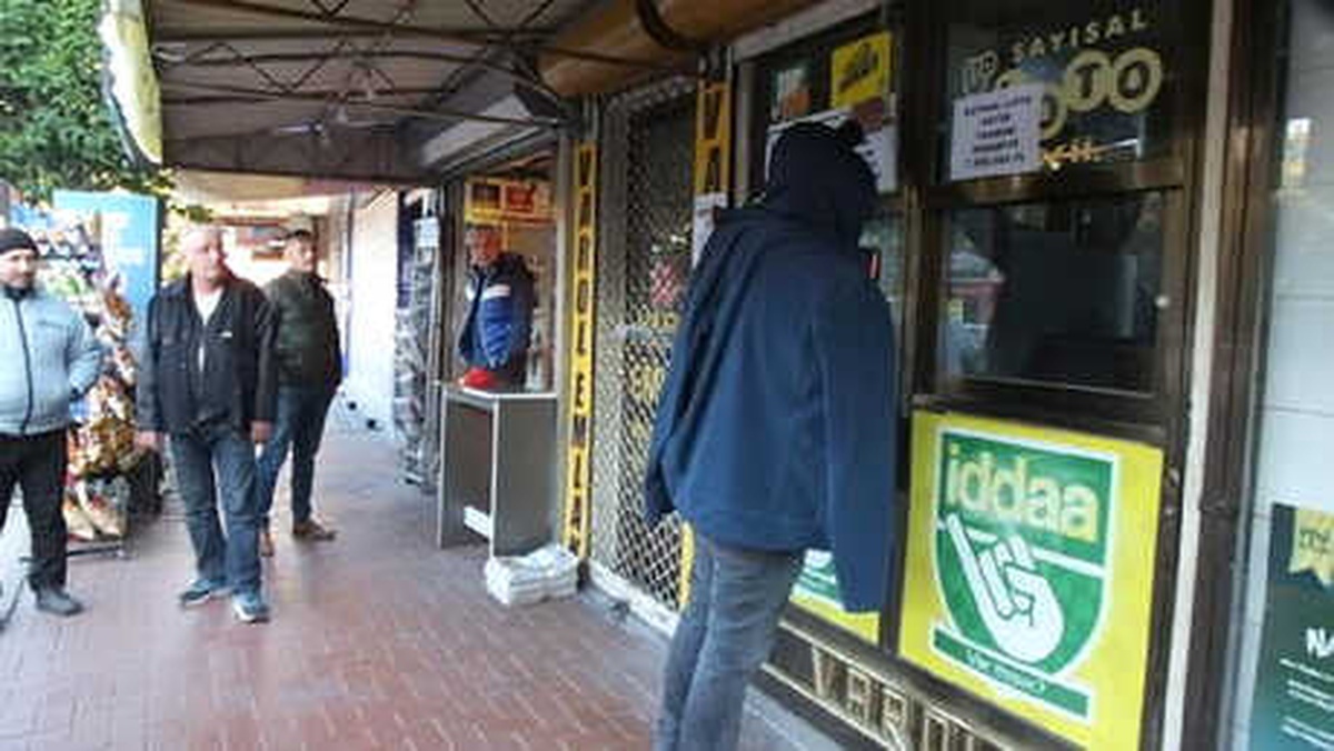Burhaniye\'de, Süper Loto Talihlisi Sır Oldu